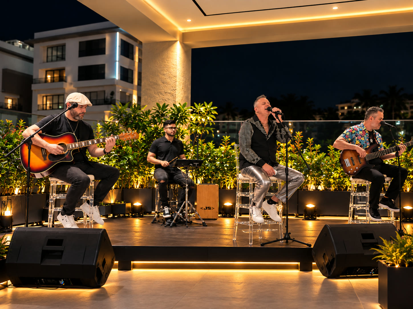 ALJADAQUI en formato acústico en una terraza nocturna